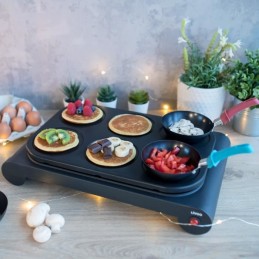 LIVOO DOM200 Noir Crêpière électrique pour 6 Pancakes Mini Woks - 1000W - vue en situation