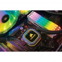 CORSAIR Vengeance RGB Pro 16Go DDR4 (2x 8Go) RAM DIMM 3200MHz CL16 (CMW16GX4M2C3200C16W) - vue en situation bis