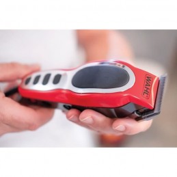 WAHL Close Cut Pro Rouge Tondeuse Cheveux - 6 sabots - Affutâge automatique - vue en situation