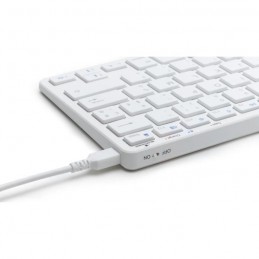 BLUESTORK Clavier TKL Blanc Bluetooth Rechargeable pour Mac (KB-MINI-MAC-R/FR) - vue en recharge