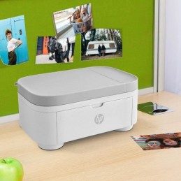 HP SPROCKET STUDIO + Imprimante photo sans fil portable - 10.2 x 15.2 cm - vue en situation