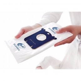 PHILIPS FC8021 Lot de 4 sacs aspirateur S-bag Classique Longue Performance - vue en mains