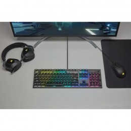 CORSAIR K60 RGB PRO Clavier gamer mécanique filaire AZERTY (CH-910D019-FR) - vue de dessus en situation