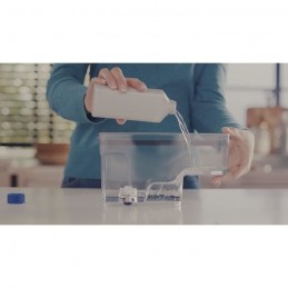 PHILIPS CA6700/22 Lot de 2 bouteilles de 250ml Détartrant spécial machine espresso - vue utilisation