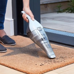 BLACK+DECKER NVC115JL-QW Dustbuster Aspirateur à main sans fil 325ml - 3.6V - 1.5Ah - Chargeur - vue en situation extérieur